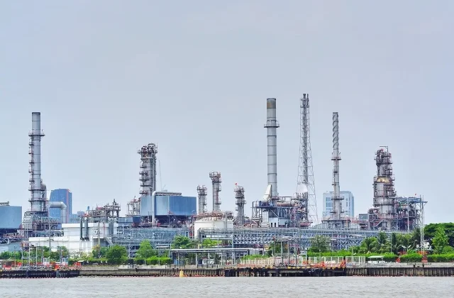 large-oil-refinery-plant-by-the-river_t20_Nx0WJE.jpg large-oil-refinery-plant-by-the-river_t20_Nx0WJE.jpg